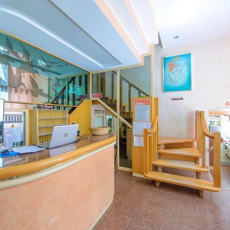 Hotel Colorado Римини Екстериор снимка
