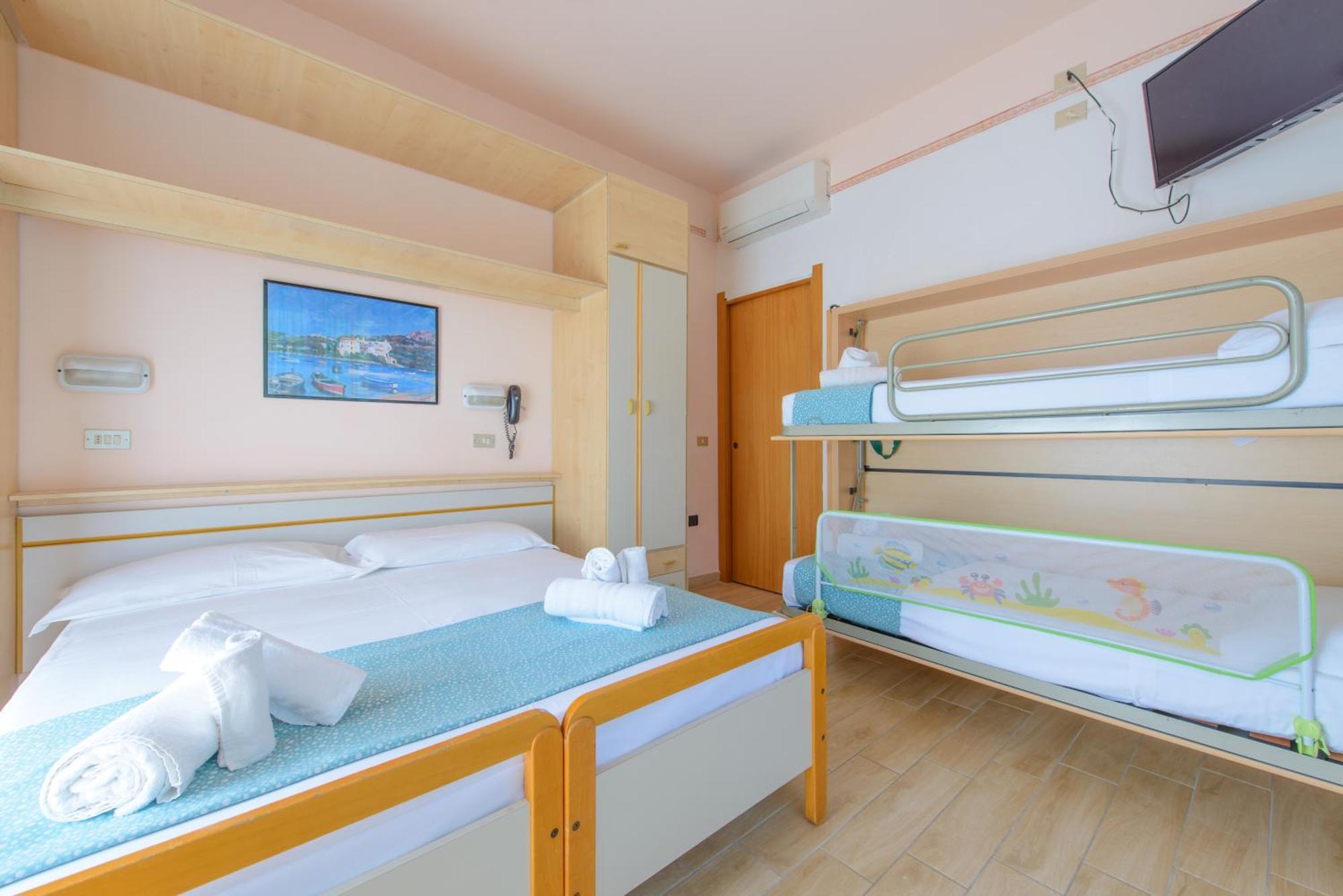 Hotel Colorado Римини Екстериор снимка