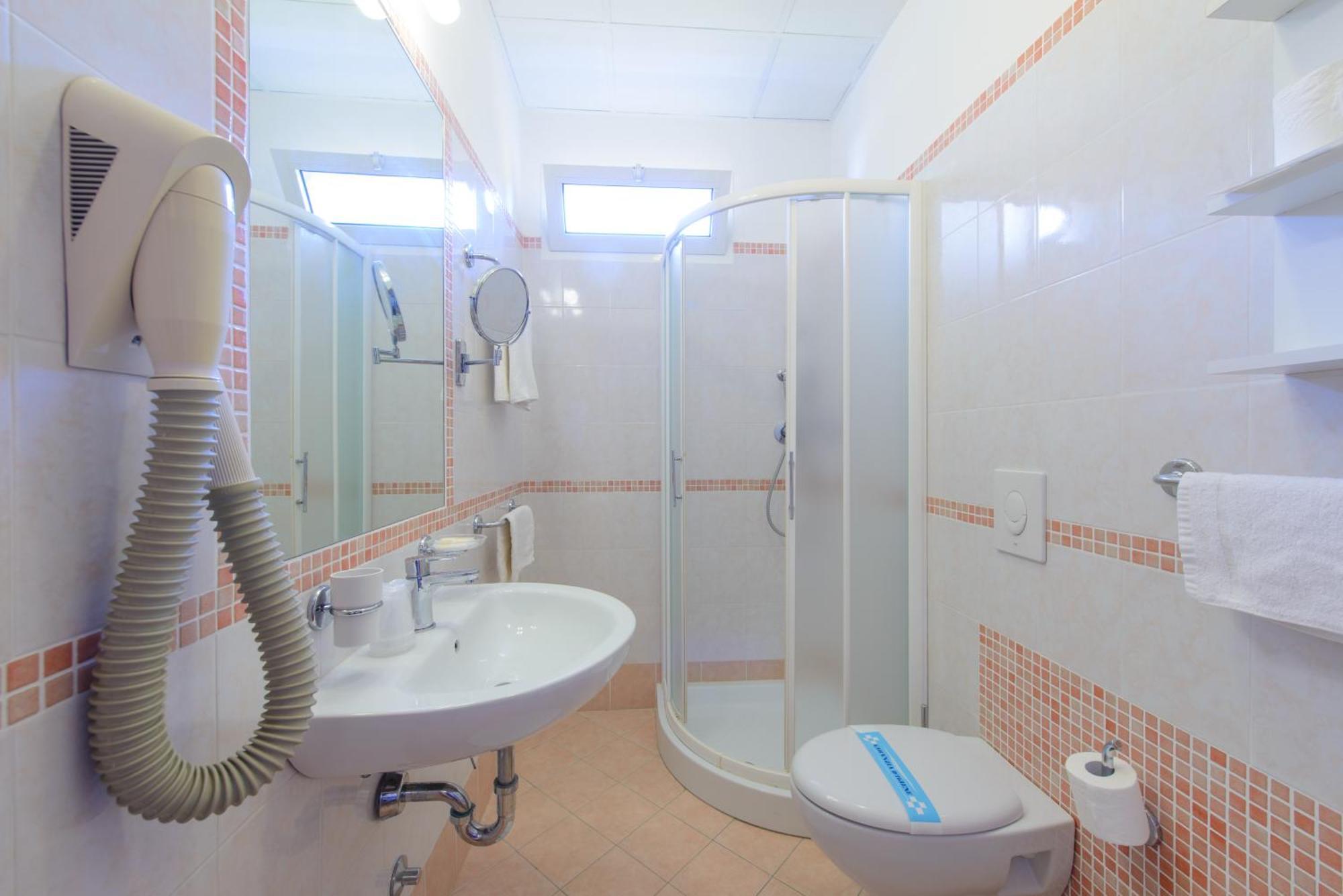 Hotel Colorado Римини Екстериор снимка